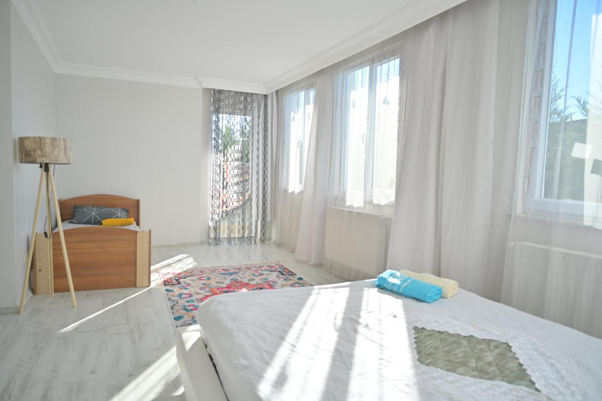Ahmet Teacher Hotel,6 Minutes From The Airport Arnavutkoy Exterior foto